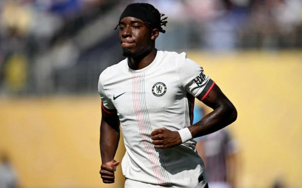 金牛所 电讯报：马杜埃凯场均射门、推进和夺回球权均高于萨卡和马丁内利