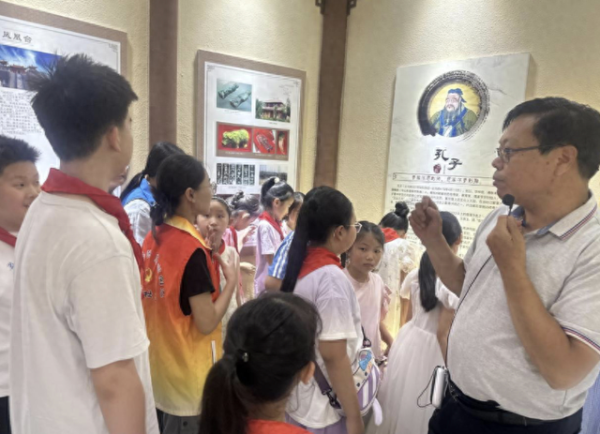 金元速配 南苑街道南池社区开展“南池少年心向党 红色薪火映蓝焰”活动